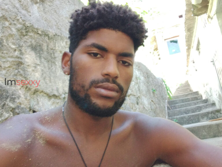 Ivan — 23 anos — Homem Alta — em Copacabana, Rio de Janeiro RJ