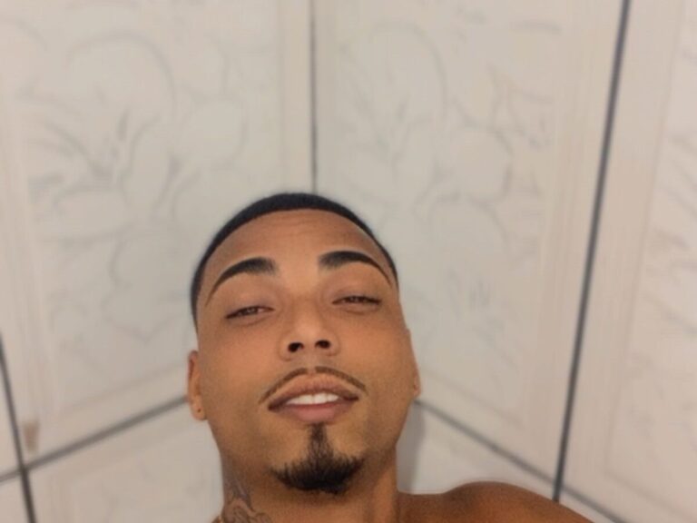 Lucas — 24 anos — Homem Alta — em São Paulo SP
