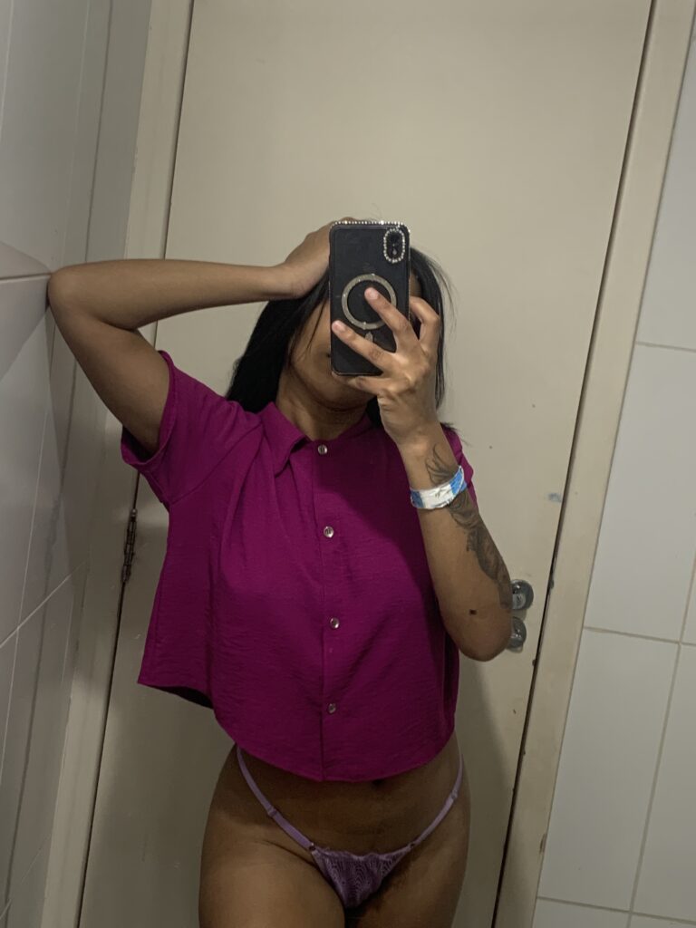 Carol Mendes — 21 anos — Acompanhante em Centro, Goiânia GO — Foto 13