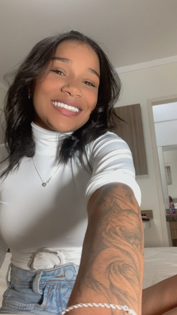 Carol Mendes — 21 anos — Acompanhante em Centro, Goiânia GO — Foto 13