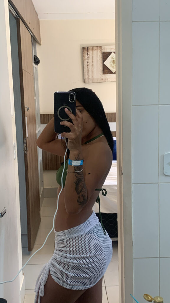 Carol Mendes — 21 anos — Acompanhante em Centro, Goiânia GO — Foto 13