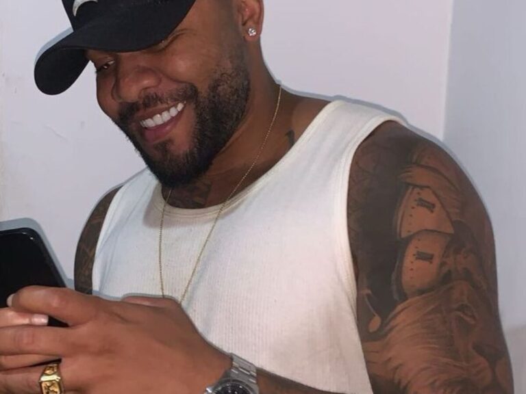 Moreno tatuado — 28 anos — Homem Barbudo — em Centro, Curitiba