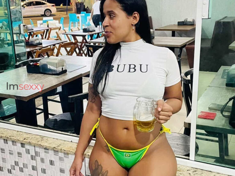 Nicole Rezende — 21 anos — Acompanhante Baixinha — em Vargem Pequena, Florianópolis SC